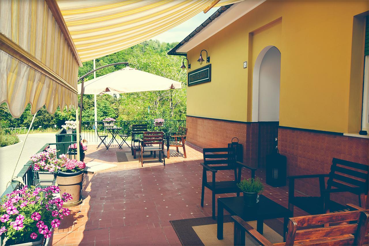 Pineta Del Borgo Hotel Cavi di Lavagna Exterior foto